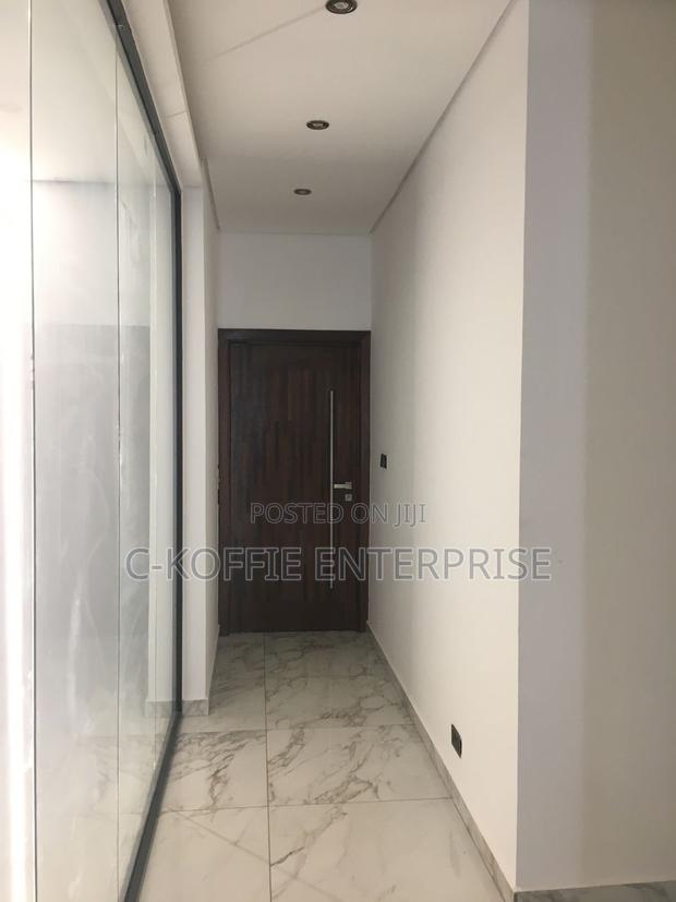 Furnished 8bdrm House in Tema Com 25 for rent · Photo 3
