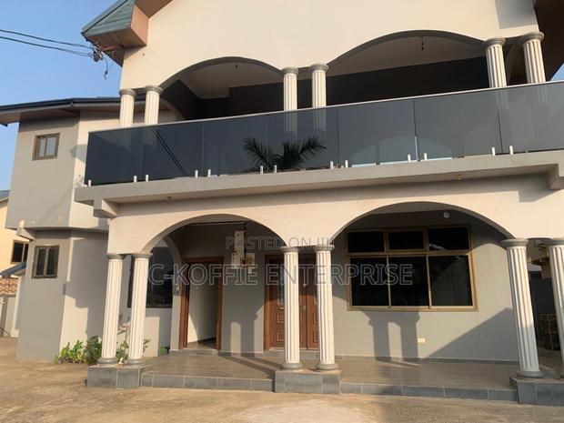Furnished 8bdrm House in Tema Com 25 for rent · Photo 1