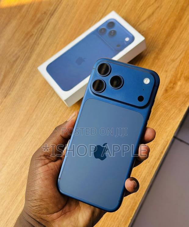 Apple iPhone 17 Pro Max 512 GB Blue · Photo 1