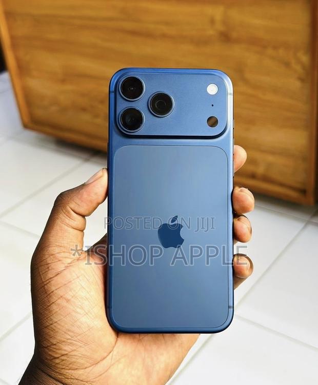 Apple iPhone 17 Pro Max 512 GB Blue · Photo 2