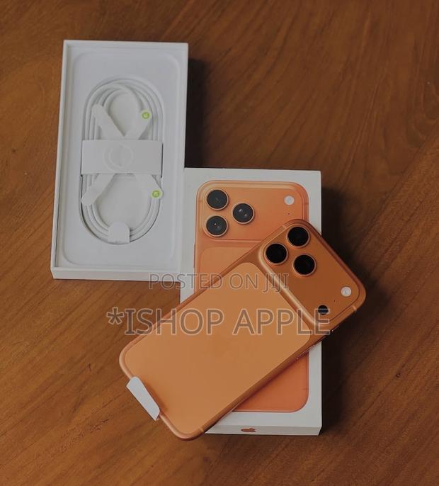 Apple iPhone 17 Pro Max 512 GB Orange · Photo 1