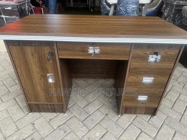 Writing Table /Desk · Photo 1