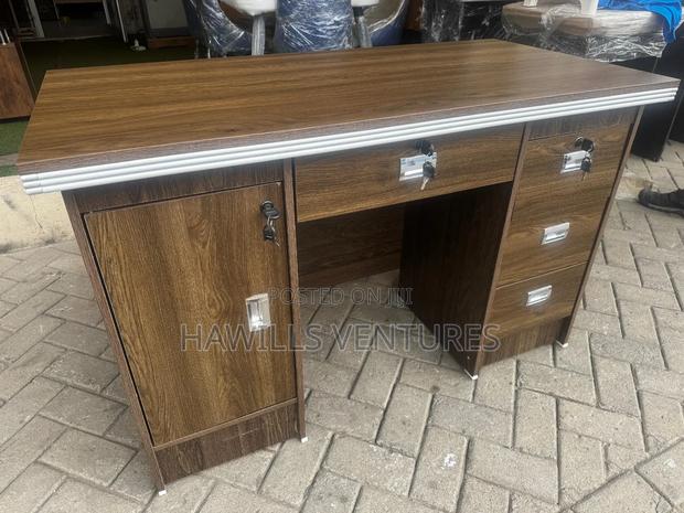 Production Office Table · Photo 1