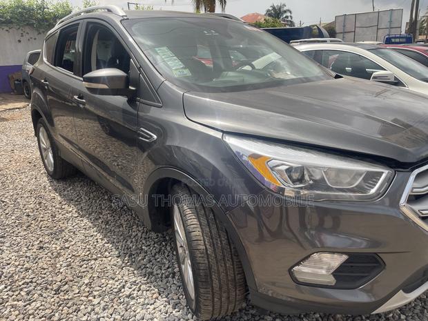 Ford Escape 2018 Gray · Photo 4