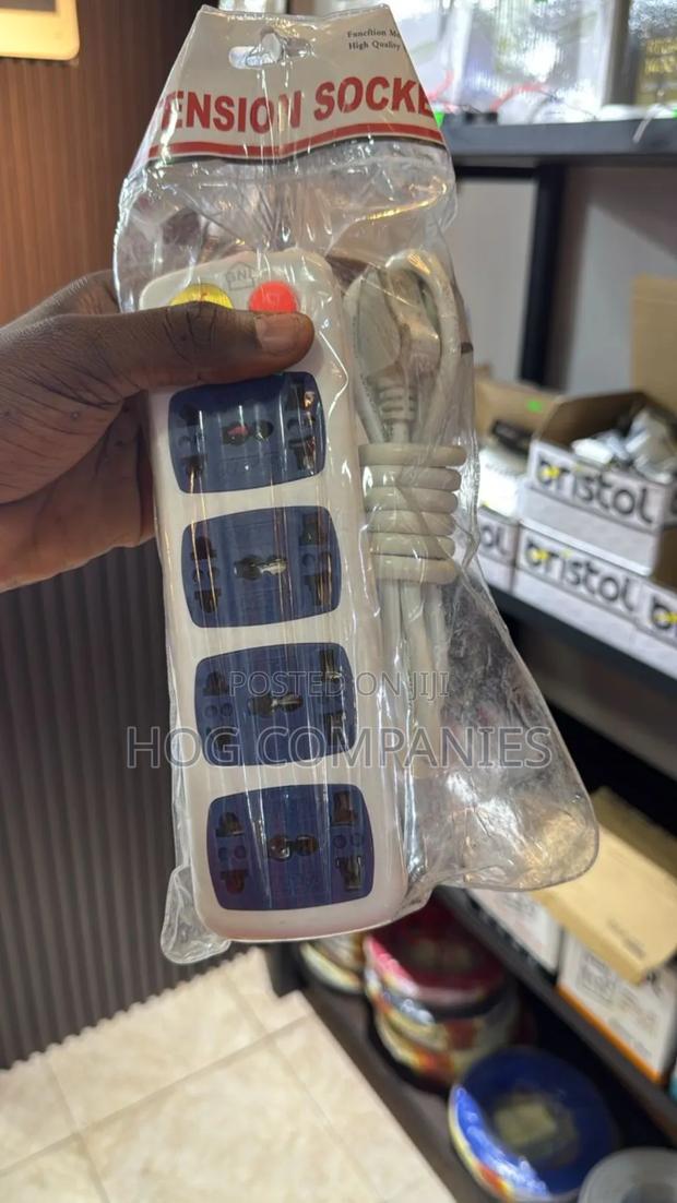4 Way Universal Extension Socket · Photo 1