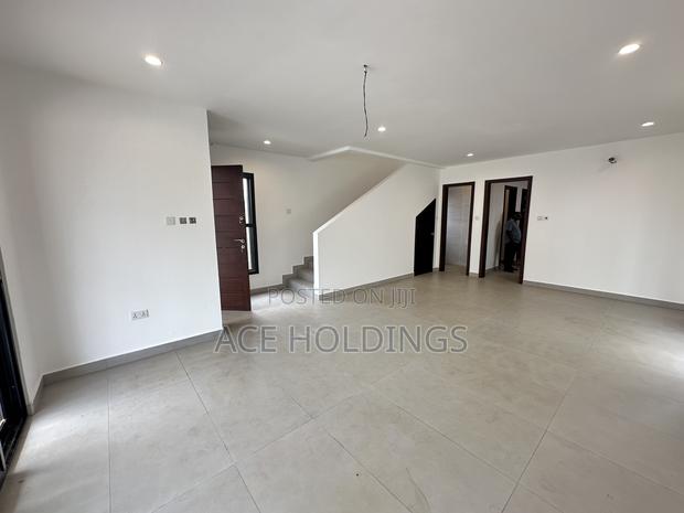 3bdrm Townhouse/Terrace in Community 25, Tema Metropolitan for sale · Photo 3