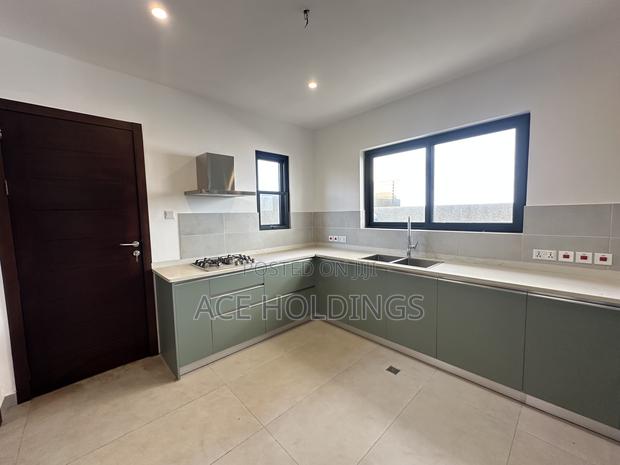 3bdrm Townhouse/Terrace in Community 25, Tema Metropolitan for sale · Photo 6