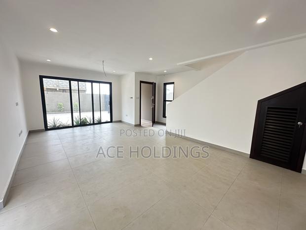 3bdrm Townhouse/Terrace in Community 25, Tema Metropolitan for sale · Photo 2