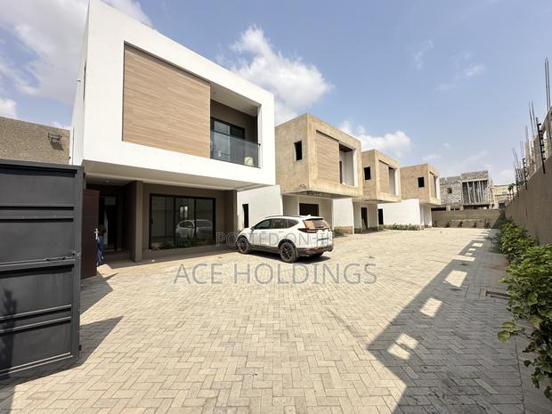 3bdrm Townhouse/Terrace in Community 25, Tema Metropolitan for sale · Photo 1