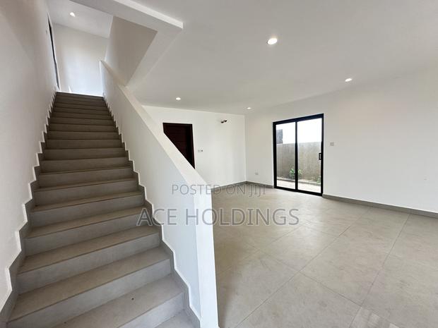 3bdrm Townhouse/Terrace in Community 25, Tema Metropolitan for sale · Photo 7