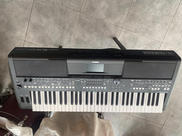 Yamaha PSR Sx600 · Photo 2