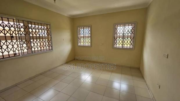 4bdrm House in Dki Properties, Adenta for rent · Photo 6