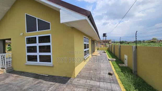 4bdrm House in Dki Properties, Adenta for rent · Photo 2