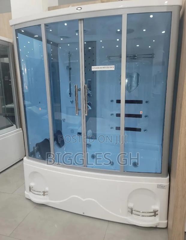 Jacuzzi Shower Room With Steamer · Photo 1