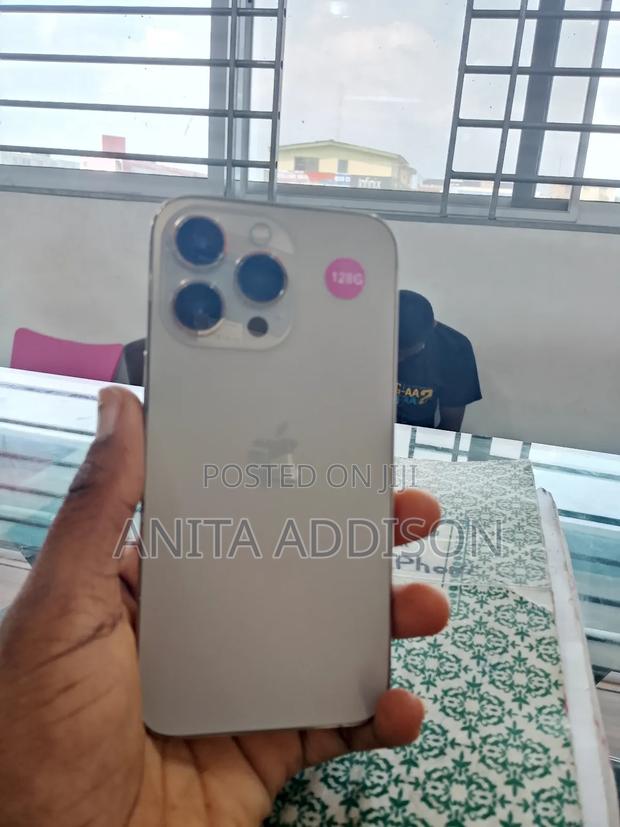 Apple iPhone 13 Pro 128 GB Gold · Photo 2