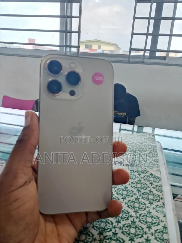 Apple iPhone 13 Pro 128 GB Gold · Photo 3