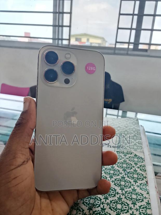 Apple iPhone 13 Pro 128 GB Gold · Photo 1