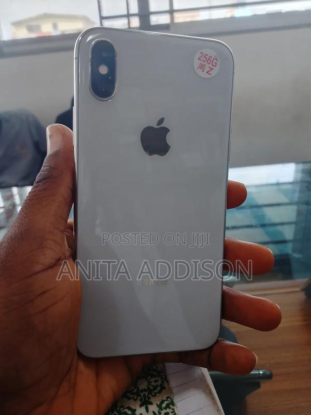 Apple iPhone X 256 GB White · Photo 1
