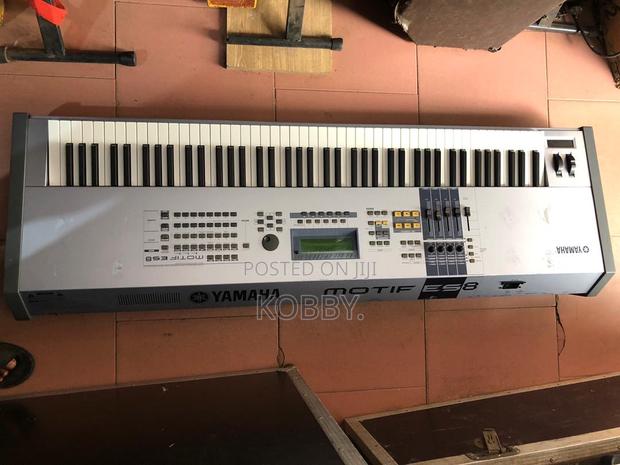 Yamaha Motif Es8 Keyboard · Photo 1