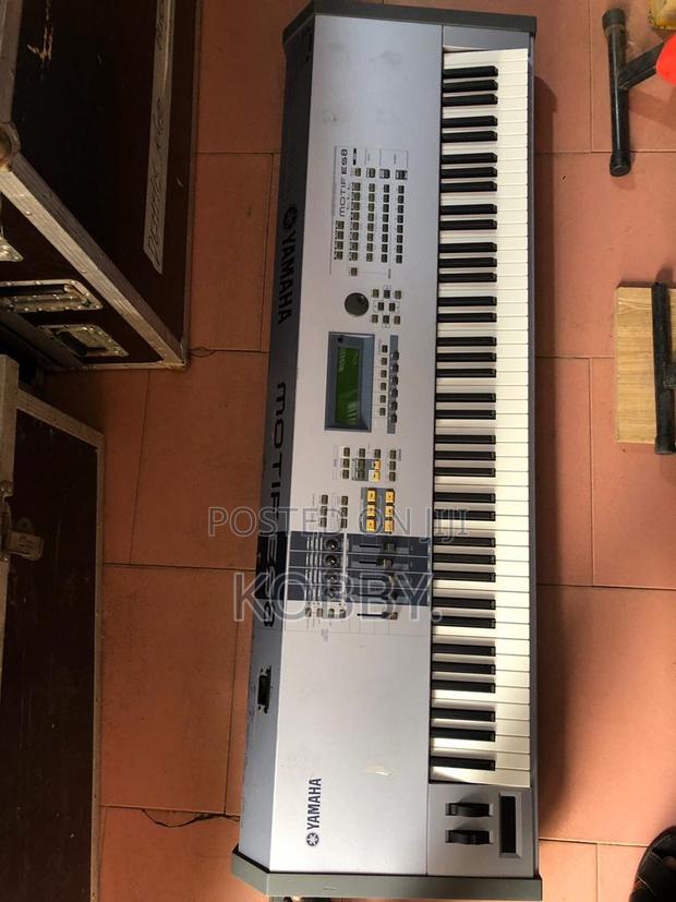 Yamaha Motif Es8 Keyboard · Photo 2