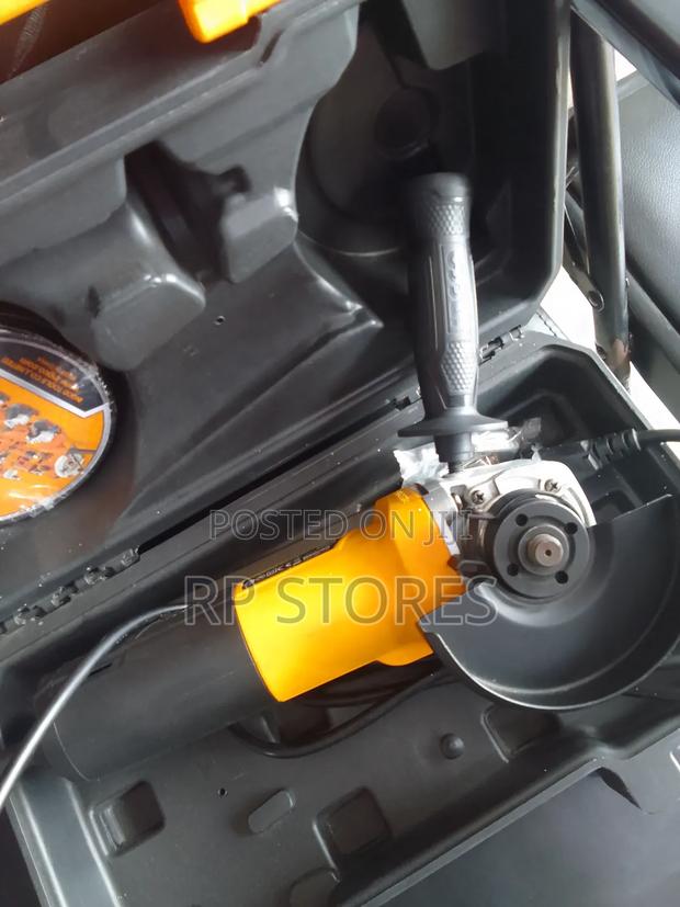 Ingco Angle Grinder and 10pcs Dics 4.5 Inches · Photo 2