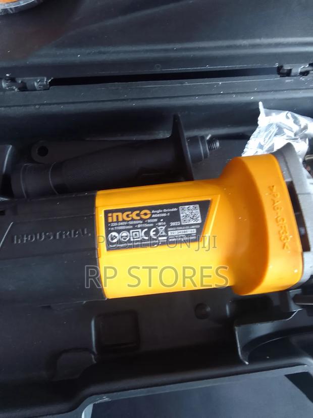 Ingco Angle Grinder and 10pcs Dics 4.5 Inches · Photo 3