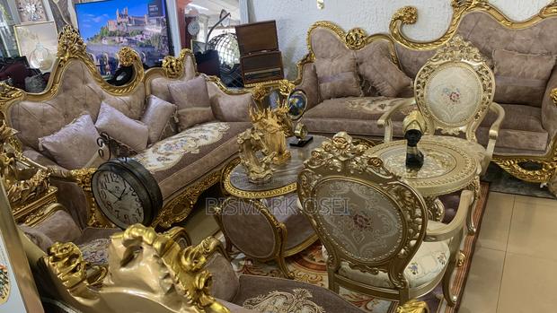 Executive Antique Sofa Chair · Photo 2