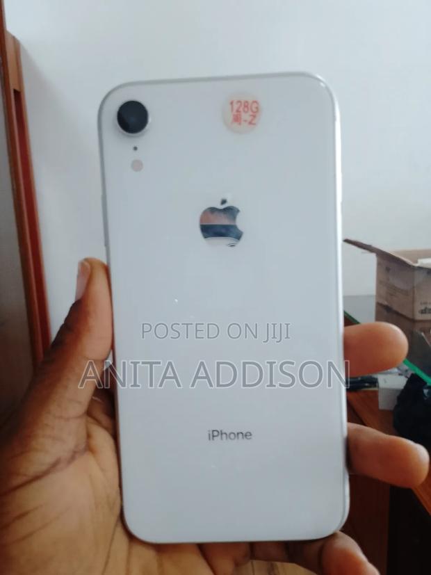 Apple iPhone XR 128 GB White · Photo 3