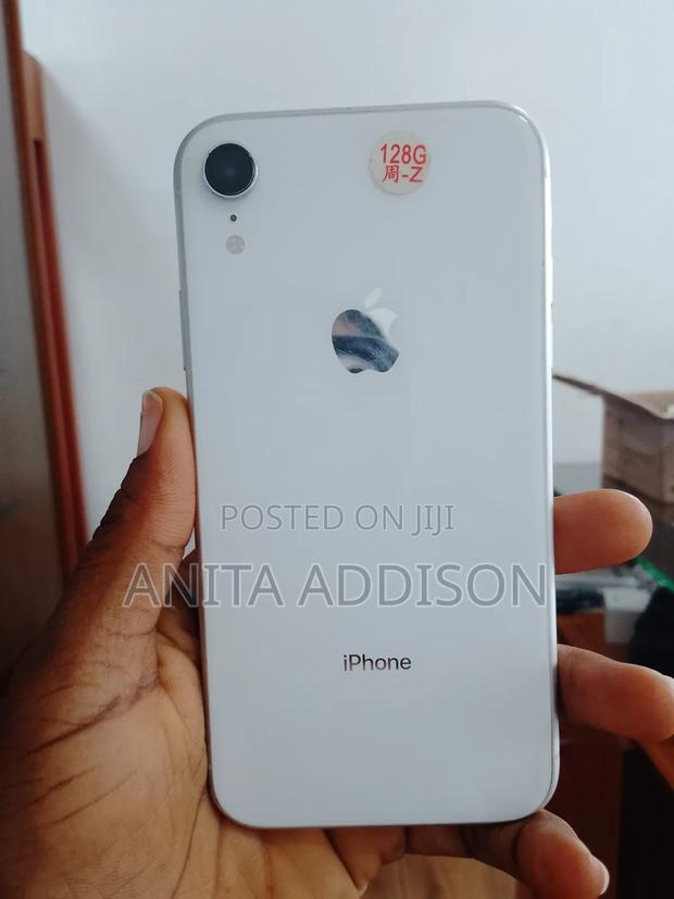 Apple iPhone XR 128 GB White · Photo 4