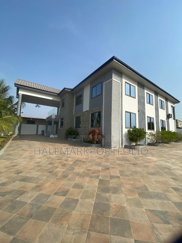 Furnished 5bdrm House in Kokrobite Beach, Weija for sale · Photo 2