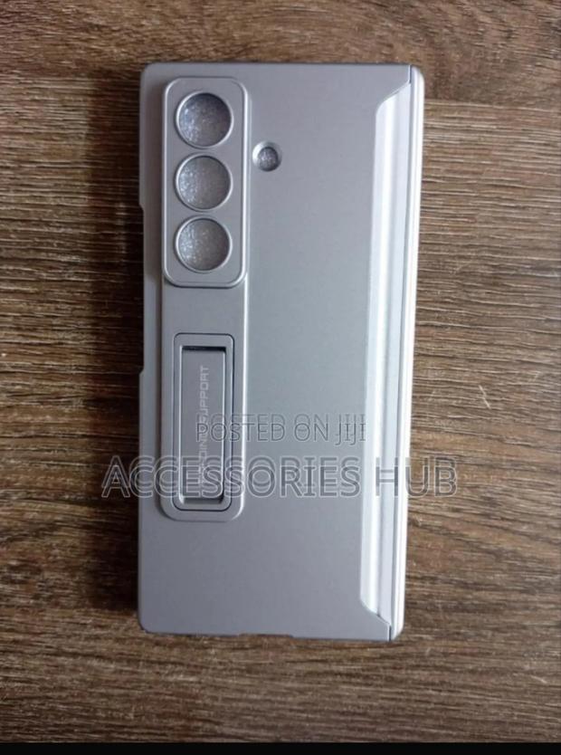 Z Fold 7 Cases · Photo 4