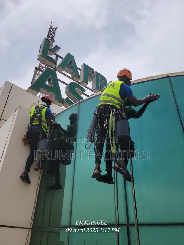 Glass Facade Cleaners · Photo 2