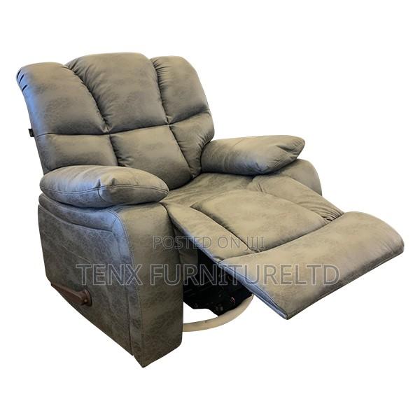 Recliner With Rocker Swivel · Photo 1