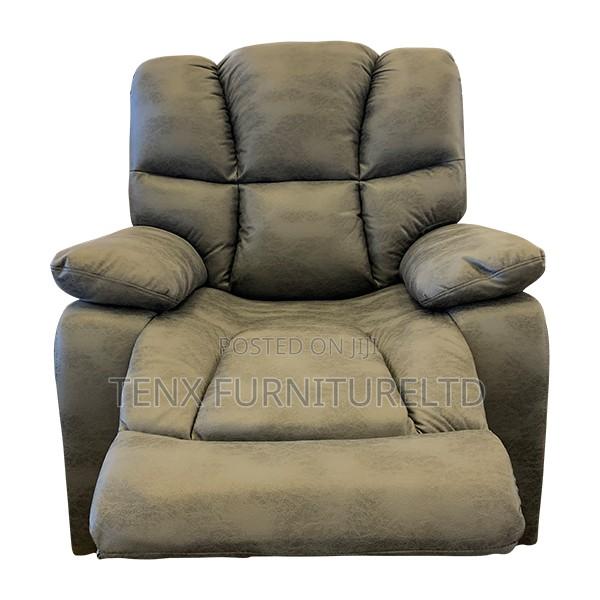 Recliner With Rocker Swivel · Photo 2