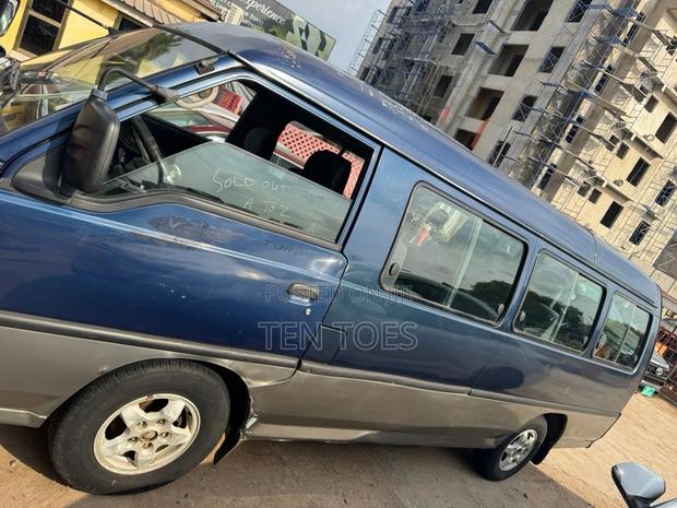 Hyundai H-100 2004 Blue · Photo 3