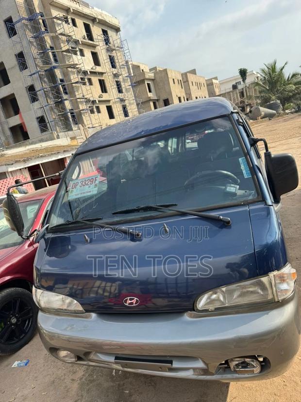 Hyundai H-100 2004 Blue · Photo 1
