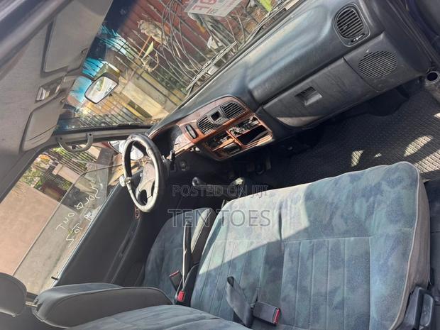 Hyundai H-100 2004 Blue · Photo 6