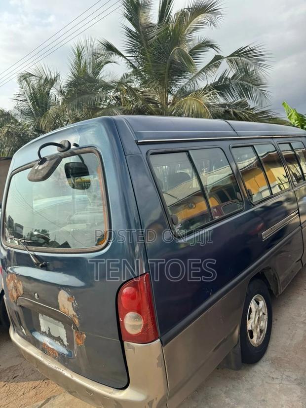 Hyundai H-100 2004 Blue · Photo 4
