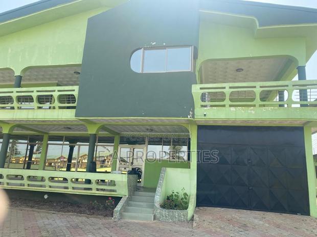 9bdrm House in Sakumono for rent · Photo 2
