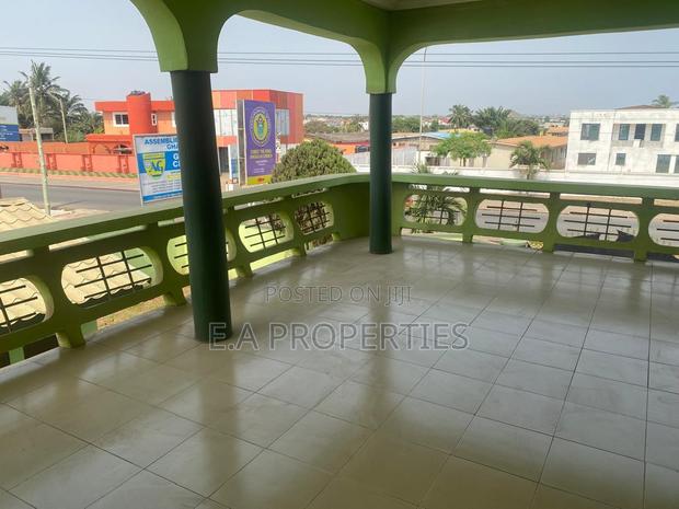 9bdrm House in Sakumono for rent · Photo 3