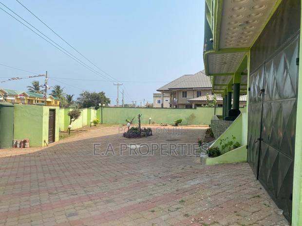 9bdrm House in Sakumono for rent · Photo 4