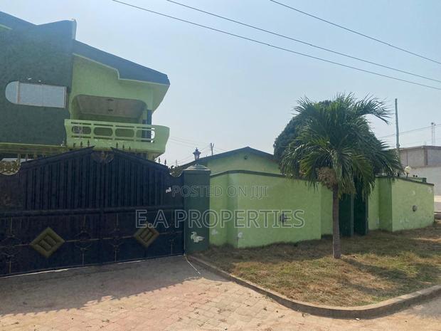 9bdrm House in Sakumono for rent · Photo 8