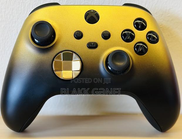 Xbox Series X/S Gold&Black Controller · Photo 1