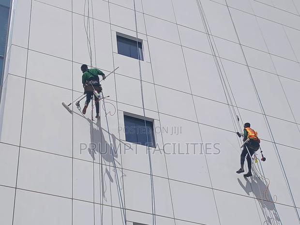 Front Window Glass Cleaning · Photo 2