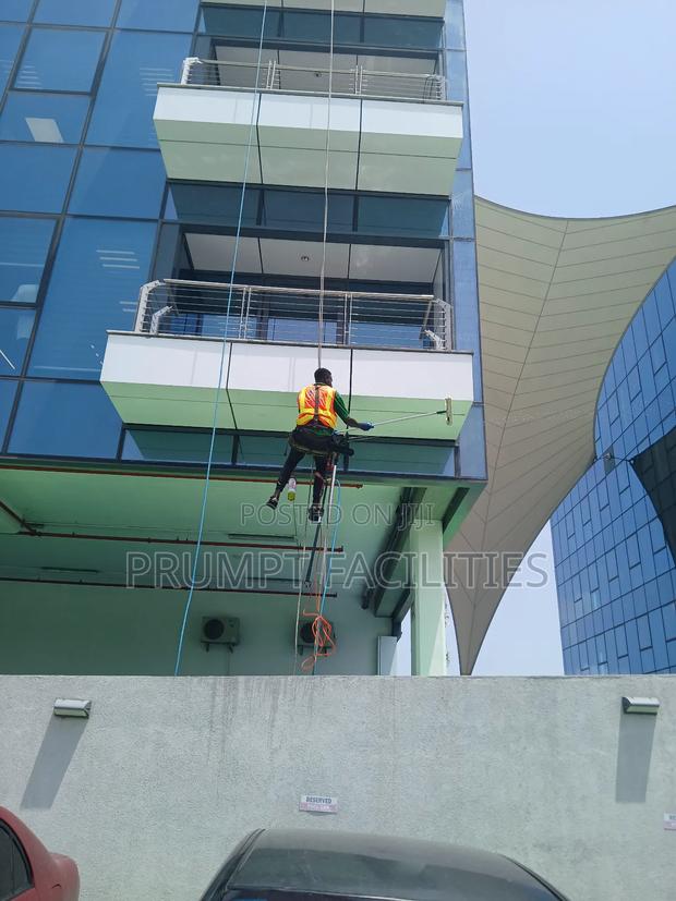 Front Window Glass Cleaning · Photo 4