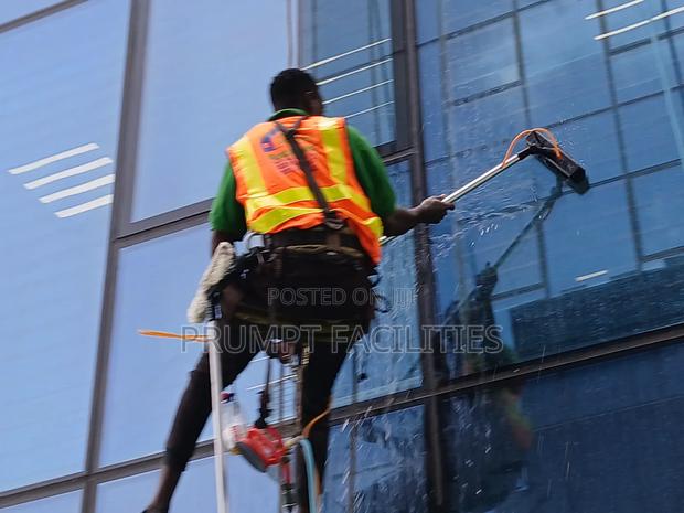 Front Window Glass Cleaning · Photo 6