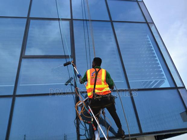 Front Window Glass Cleaning · Photo 8