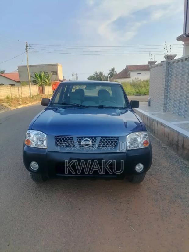 Nissan Hardbody 2010 Blue · Photo 2