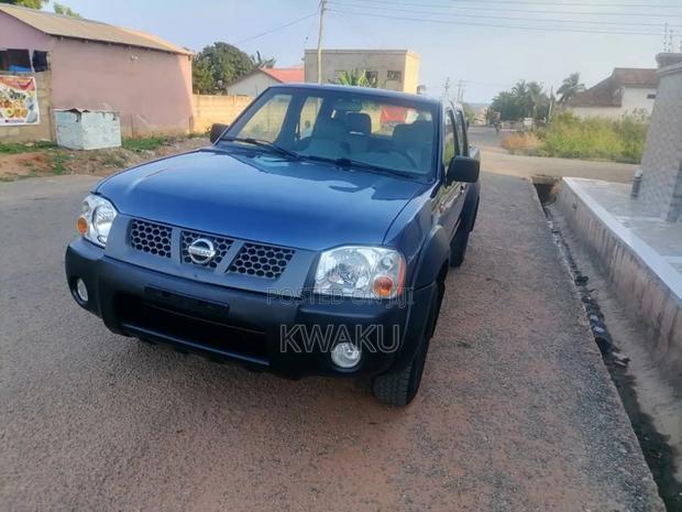 Nissan Hardbody 2010 Blue · Photo 3