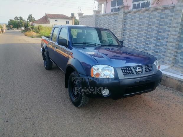 Nissan Hardbody 2010 Blue · Photo 4